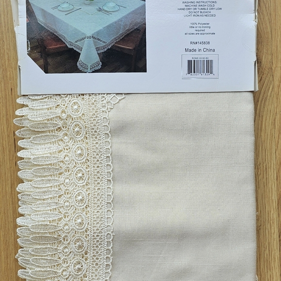WHITE & BEIGE  LACE TABLECLOTH - Picture 7 of 8